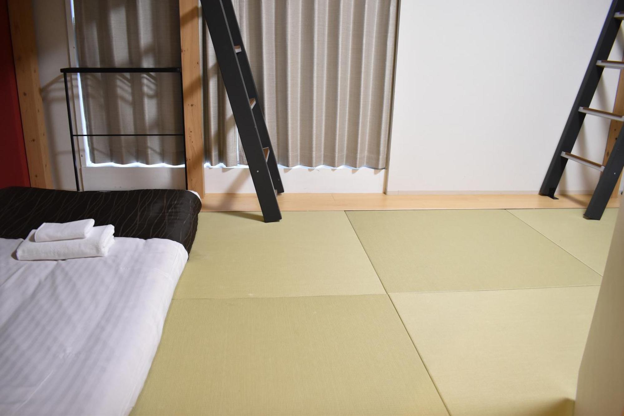 Shinsaibashi House Hotel Osaka Room photo