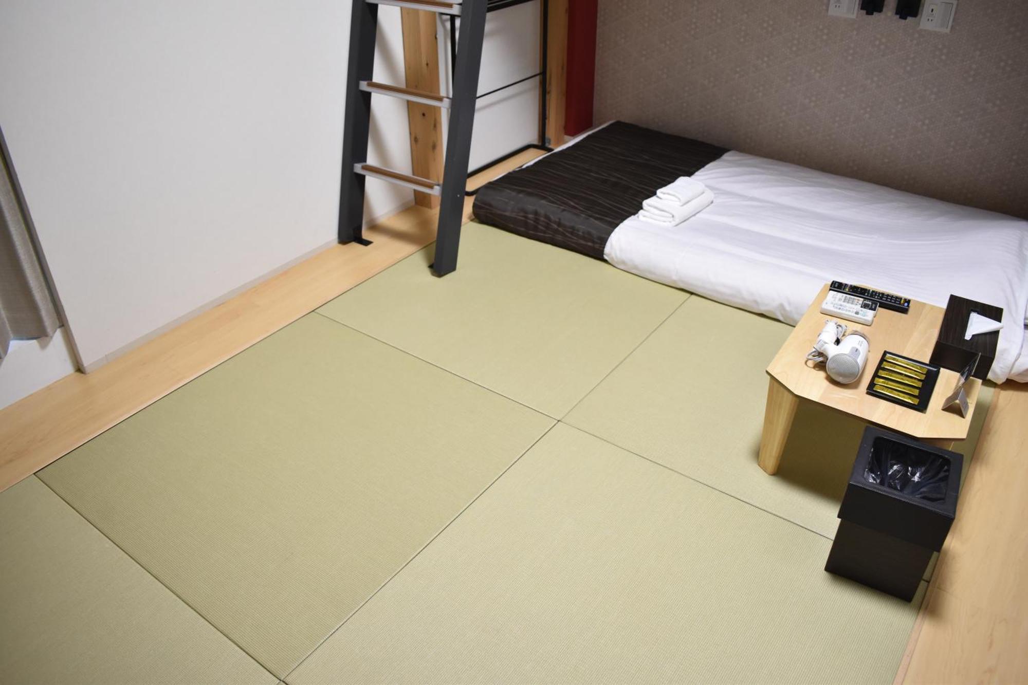 Shinsaibashi House Hotel Osaka Room photo
